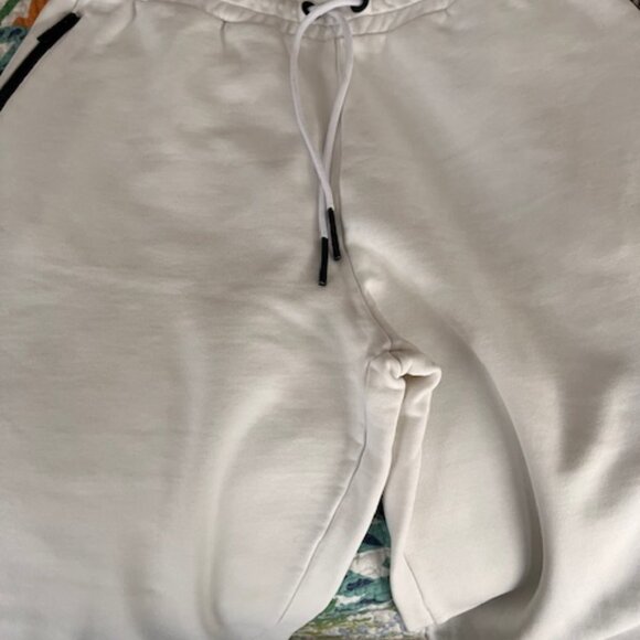 Aarmy white ladies sweatpants - Picture 1 of 2